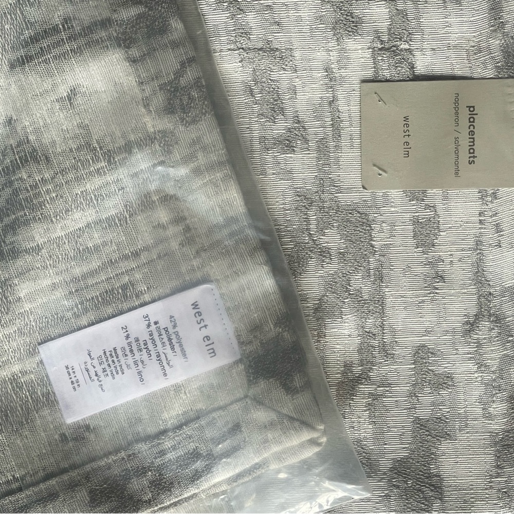 West Elm 🆕 Textured Jacquard Placemats (Two Pieces) • Platinum Bark • NWT - Picture 13 of 13